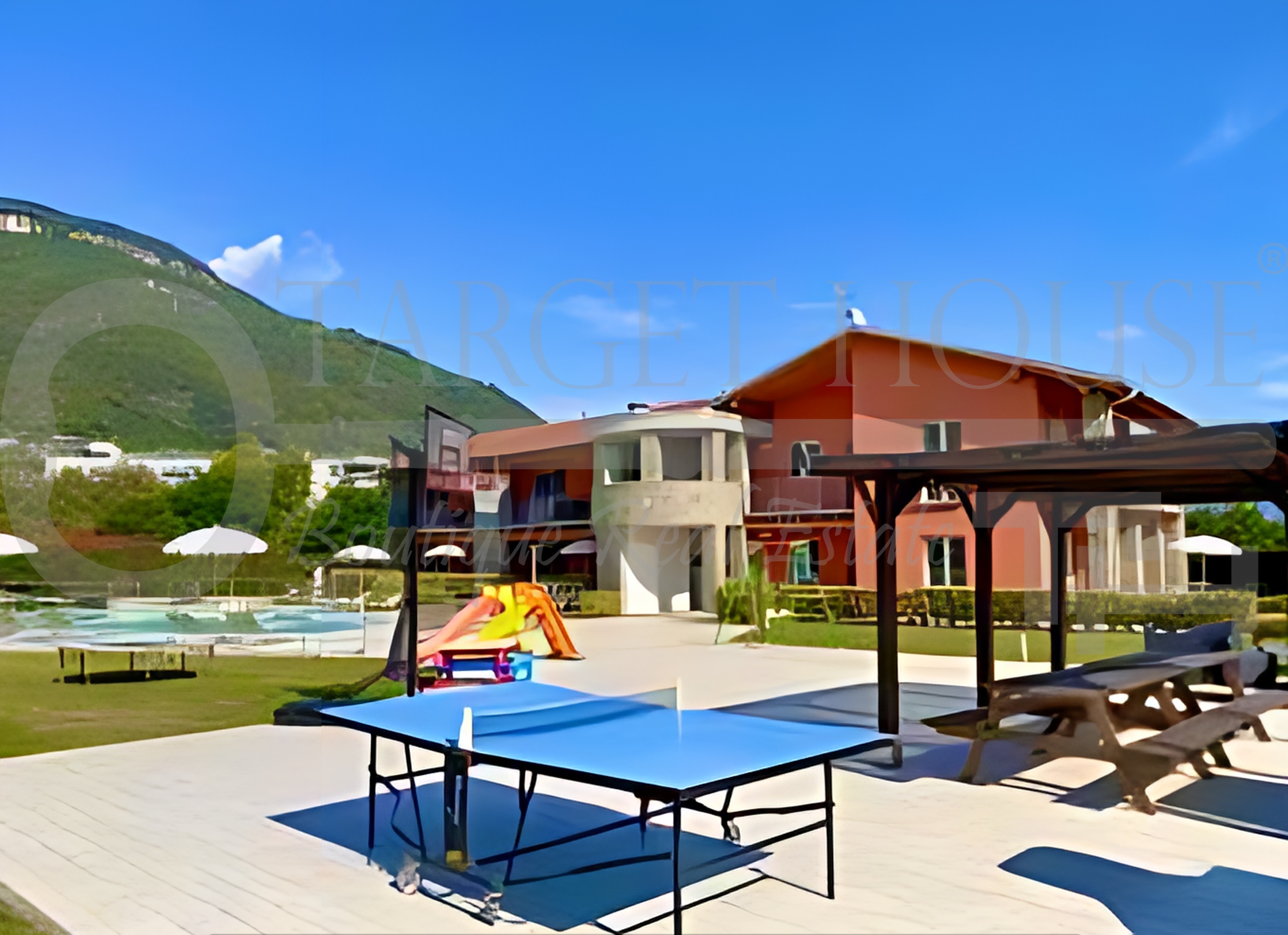 Appartamenti in residence con giardino e piscina