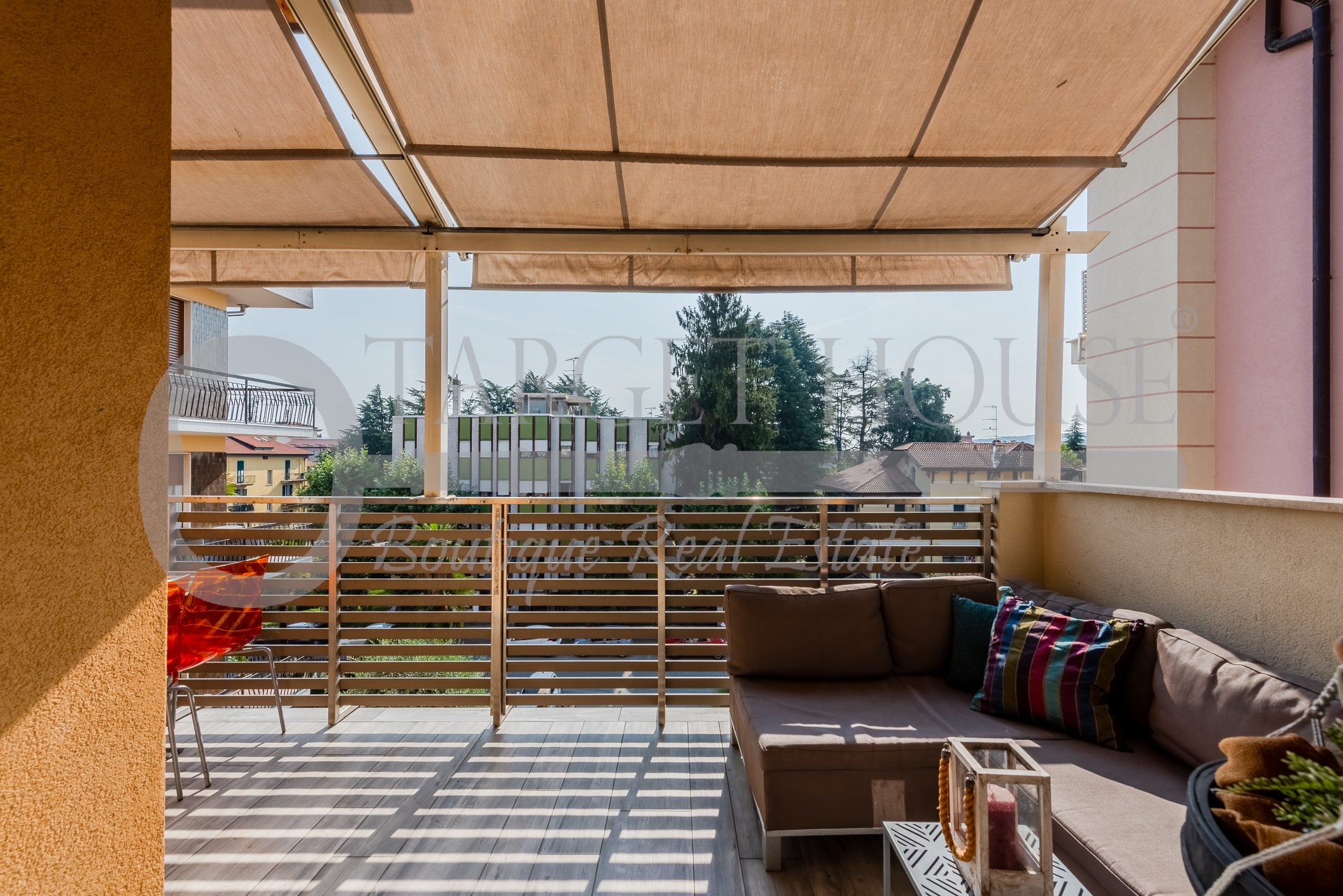 Lago Maggiore, Arona con doppia terrazza e box doppio