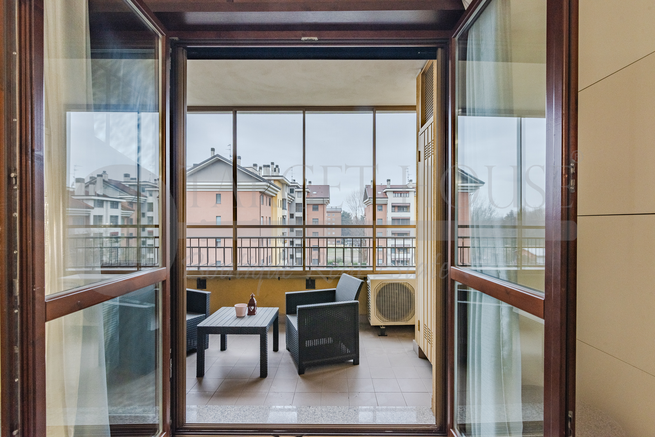 Nel milanese appartamento con terrazzo