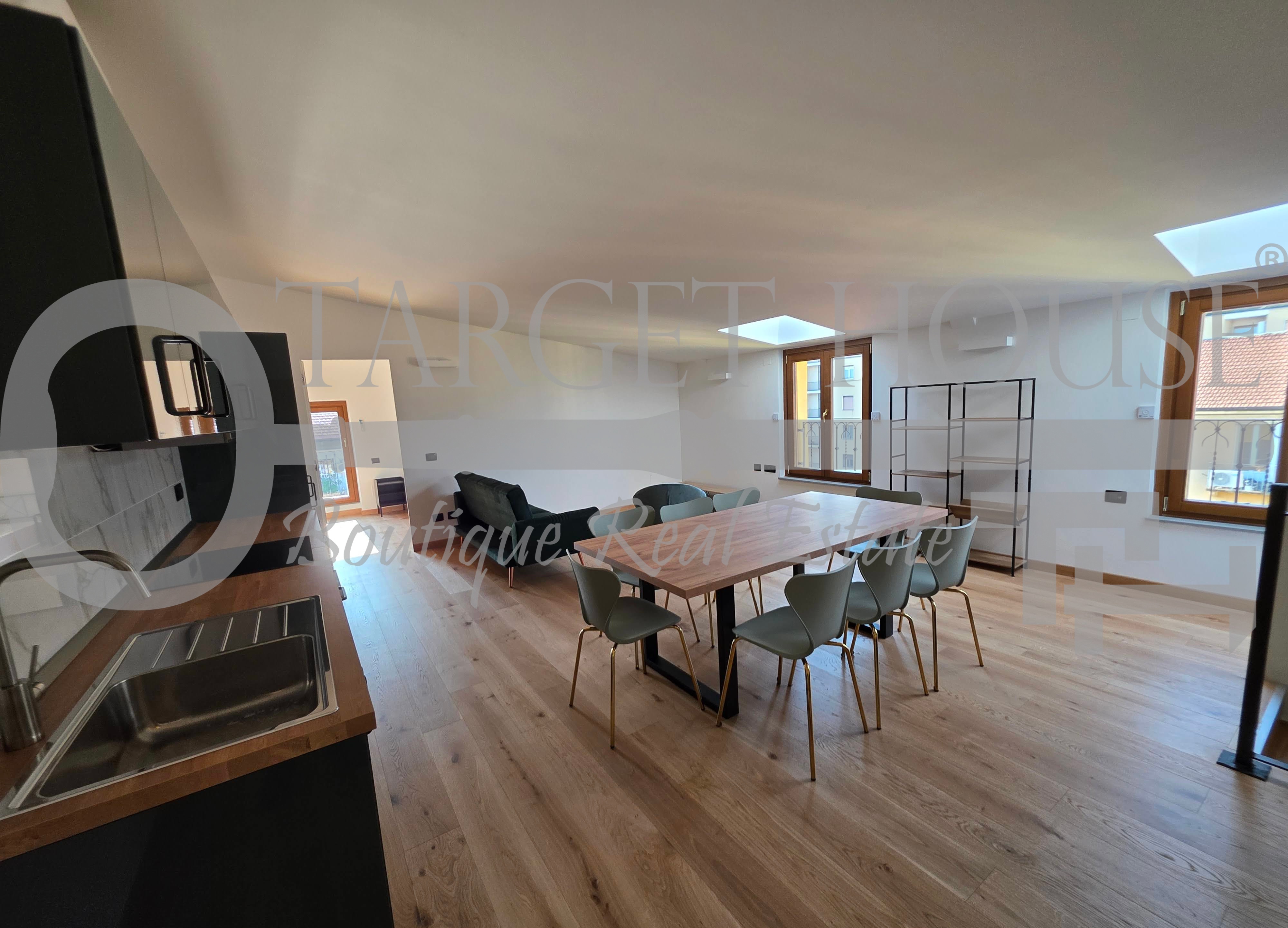 Pentalocale duplex a Milano