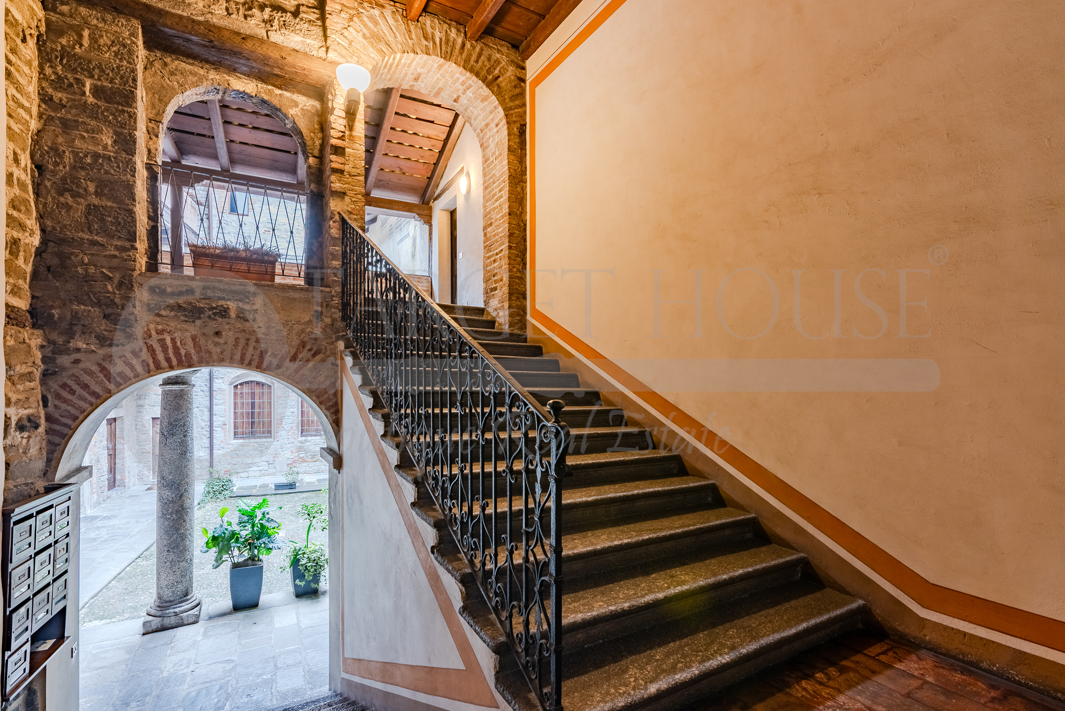 Elegant residence in the walled city of Como